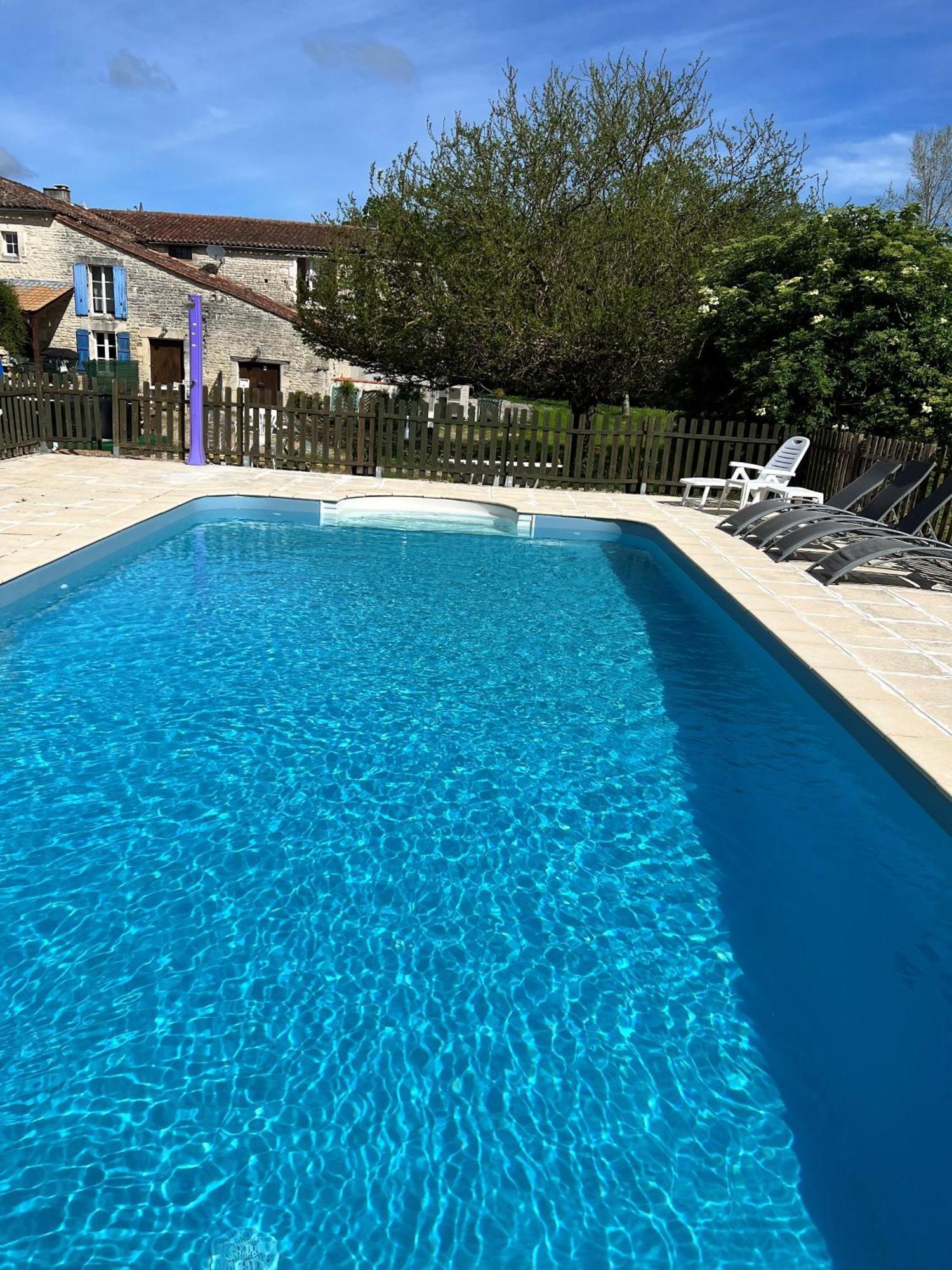 Bed and Breakfast Le Petit Bijou Saint-Fraigne Экстерьер фото