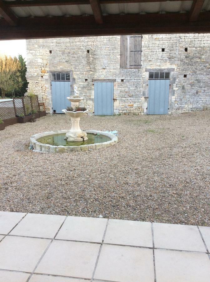 Bed and Breakfast Le Petit Bijou Saint-Fraigne Экстерьер фото