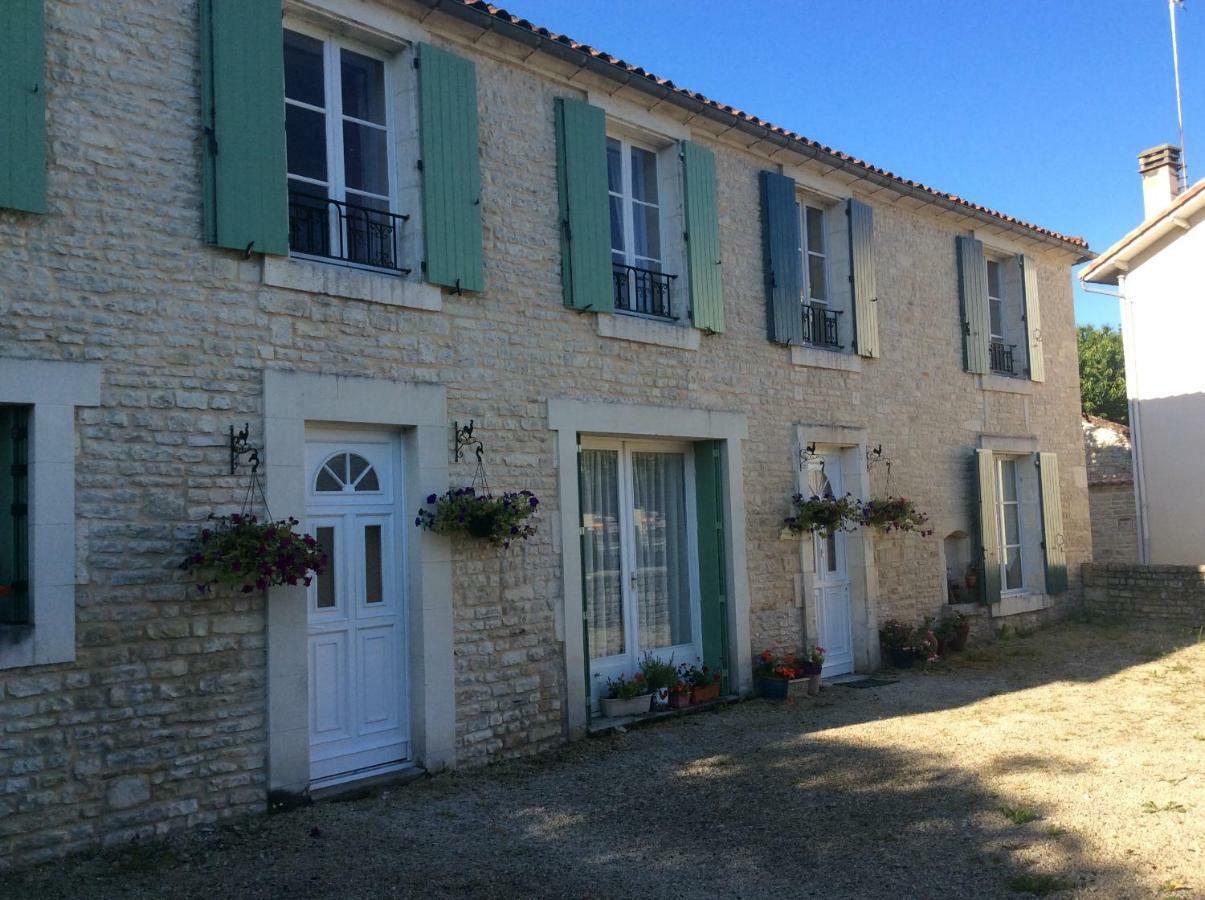 Bed and Breakfast Le Petit Bijou Saint-Fraigne Экстерьер фото