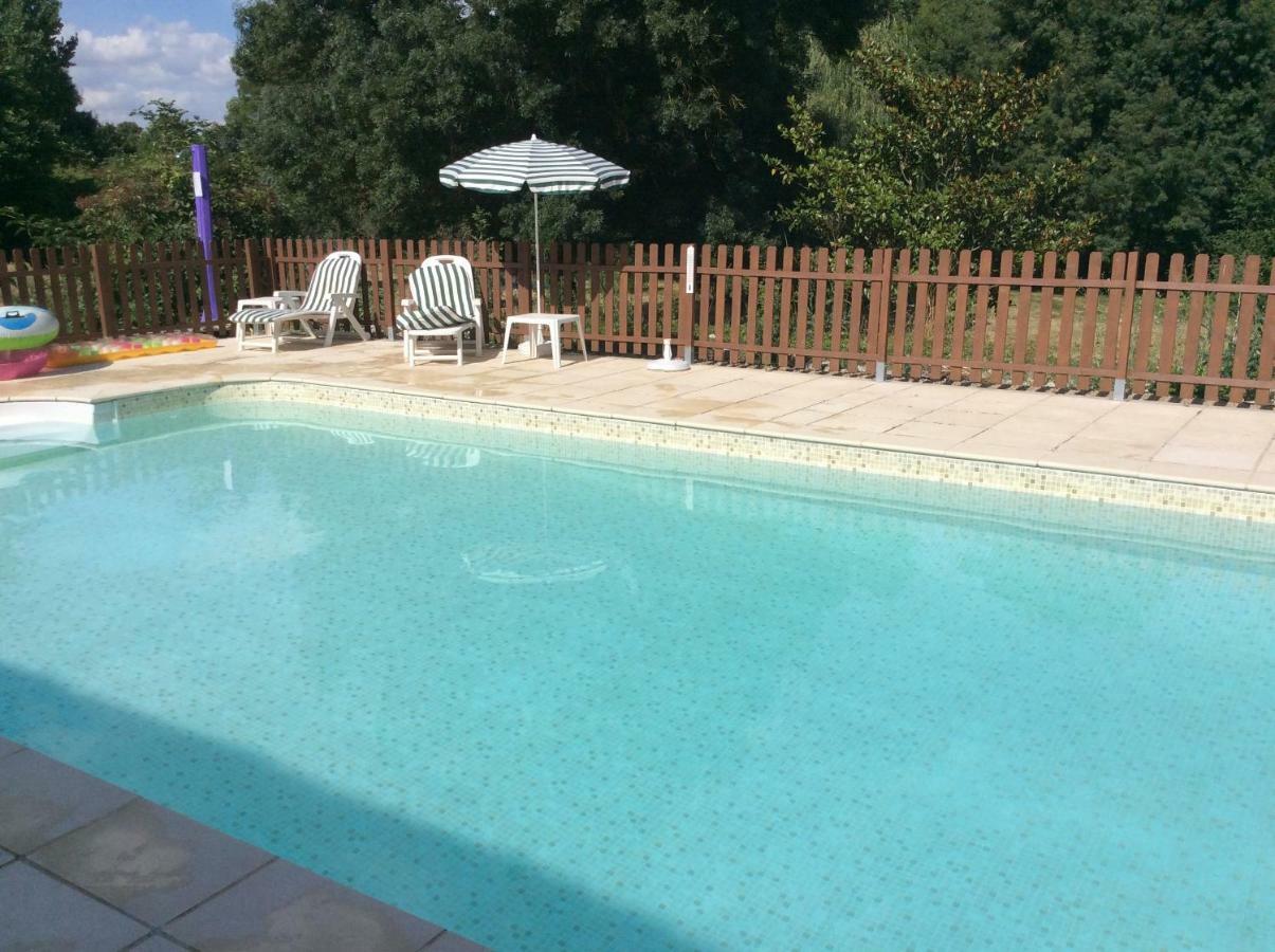 Bed and Breakfast Le Petit Bijou Saint-Fraigne Экстерьер фото