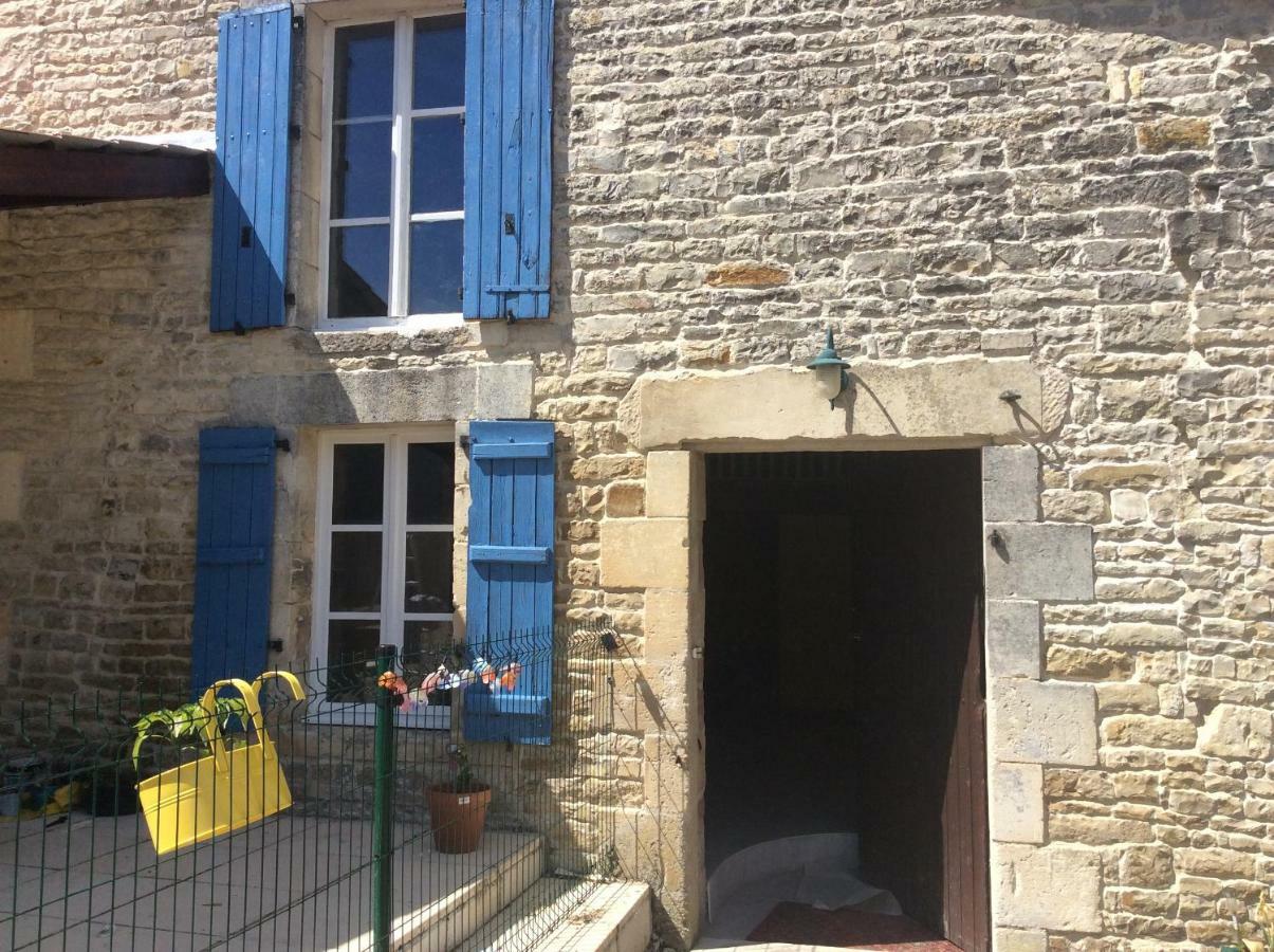 Bed and Breakfast Le Petit Bijou Saint-Fraigne Экстерьер фото