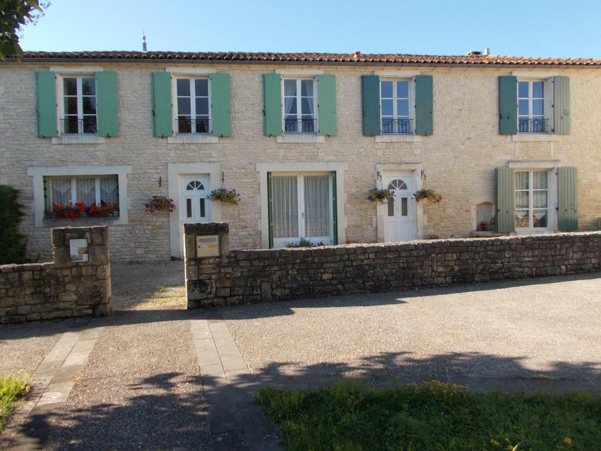 Bed and Breakfast Le Petit Bijou Saint-Fraigne Экстерьер фото